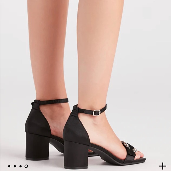 Satin rhinestone buckle heel - Picture 4 of 4